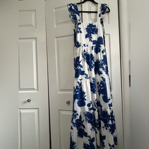 Gorgeous Blur and White pattern dress 🦋